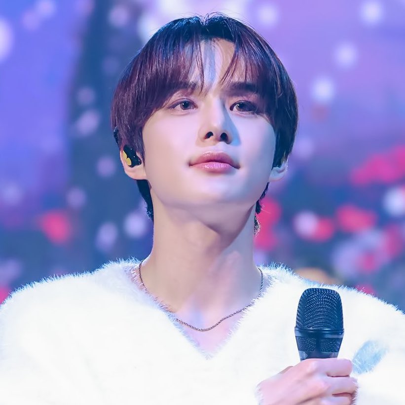 [잡담] 와 진짜 어떻게 이렇게 생겼지? 싶은 정우 사진 TOP2 | 인스티즈