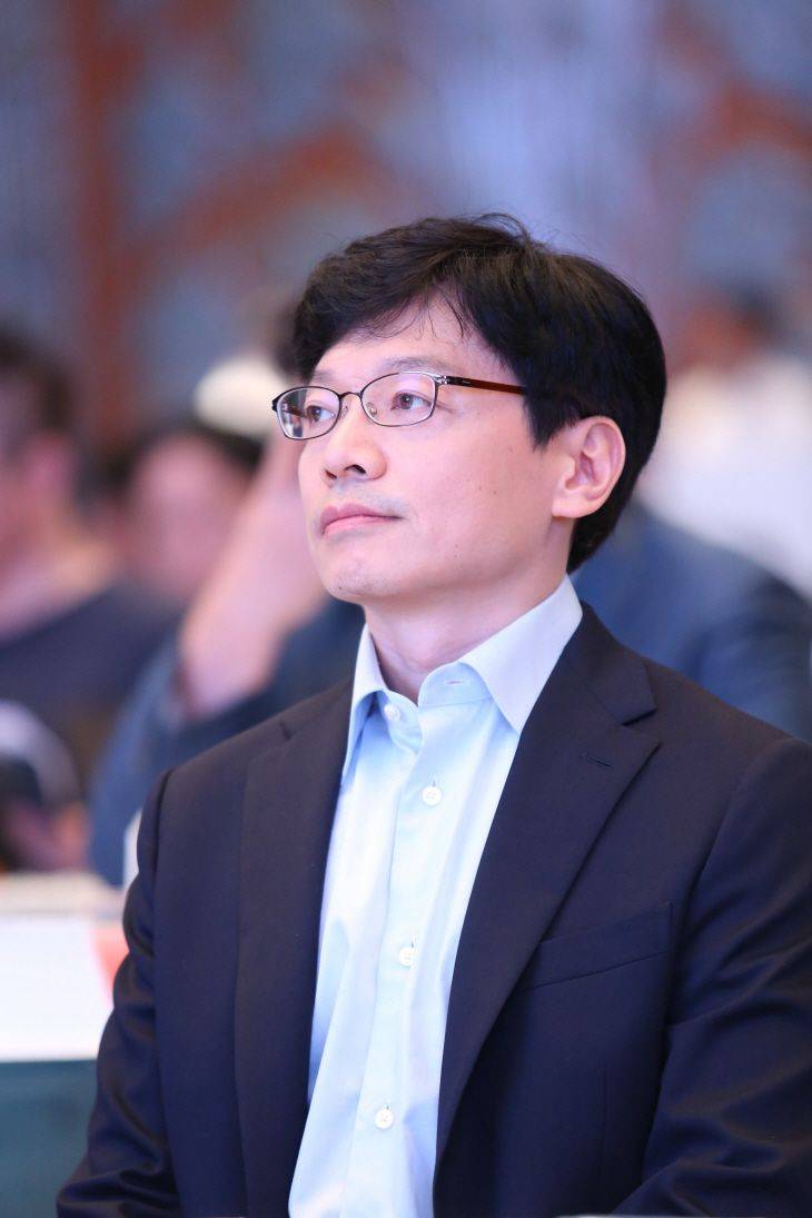 한국 부자순위 상위권에 있는 사람들이라는데 익들은 얼굴 아는사람 몇명임? | 인스티즈
