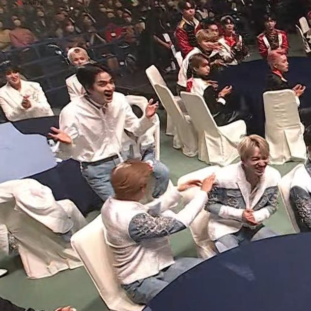[잡담] 저번에 주학년 상받았을때 더보이즈 반응 다시봐도 웃겨ㅋㅋㅋㅋㅋㅋㅋㅋ | 인스티즈
