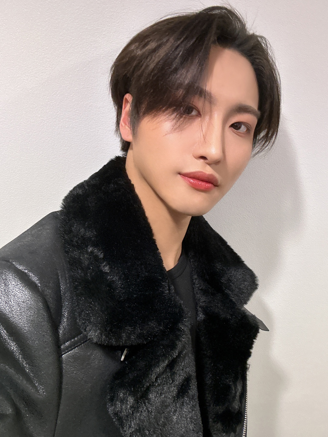 [잡담] 최근에 머리 좀 기른 거 너무 내 취향으로 잘생김...🥺💕 | 인스티즈