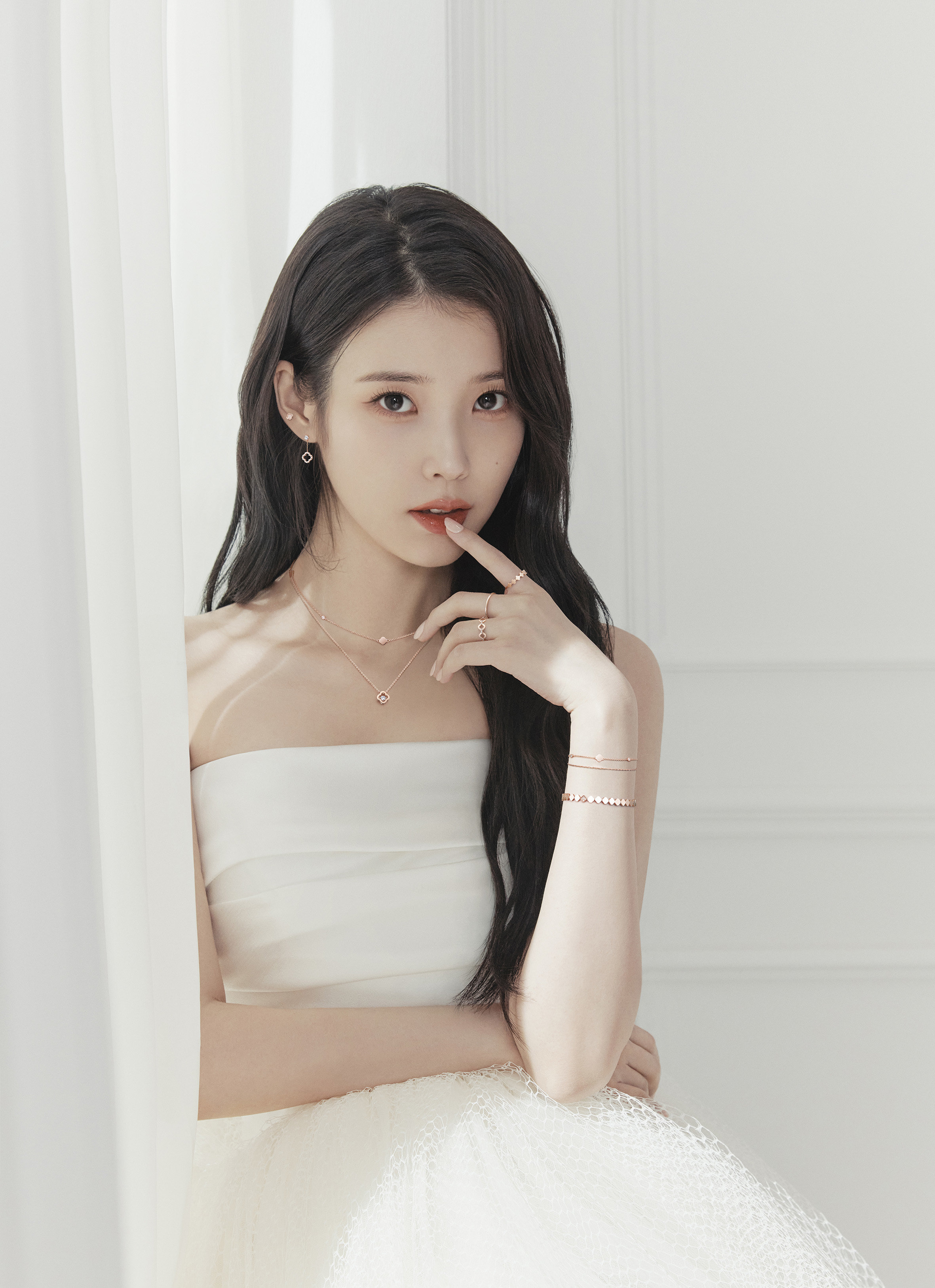 [잡담] 방금 뜬 아이유 사진 엄청나다 | 인스티즈