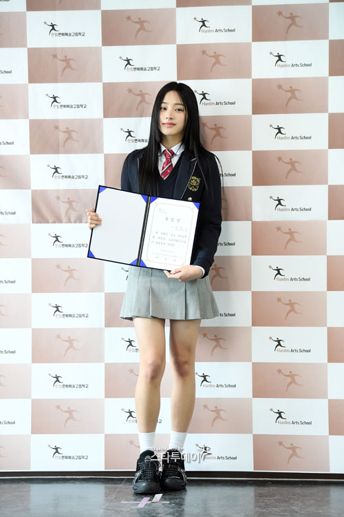 [잡담] 뉴진스 민지 지이인짜 늘씬하다 키도 크고 탄탄날씬 | 인스티즈