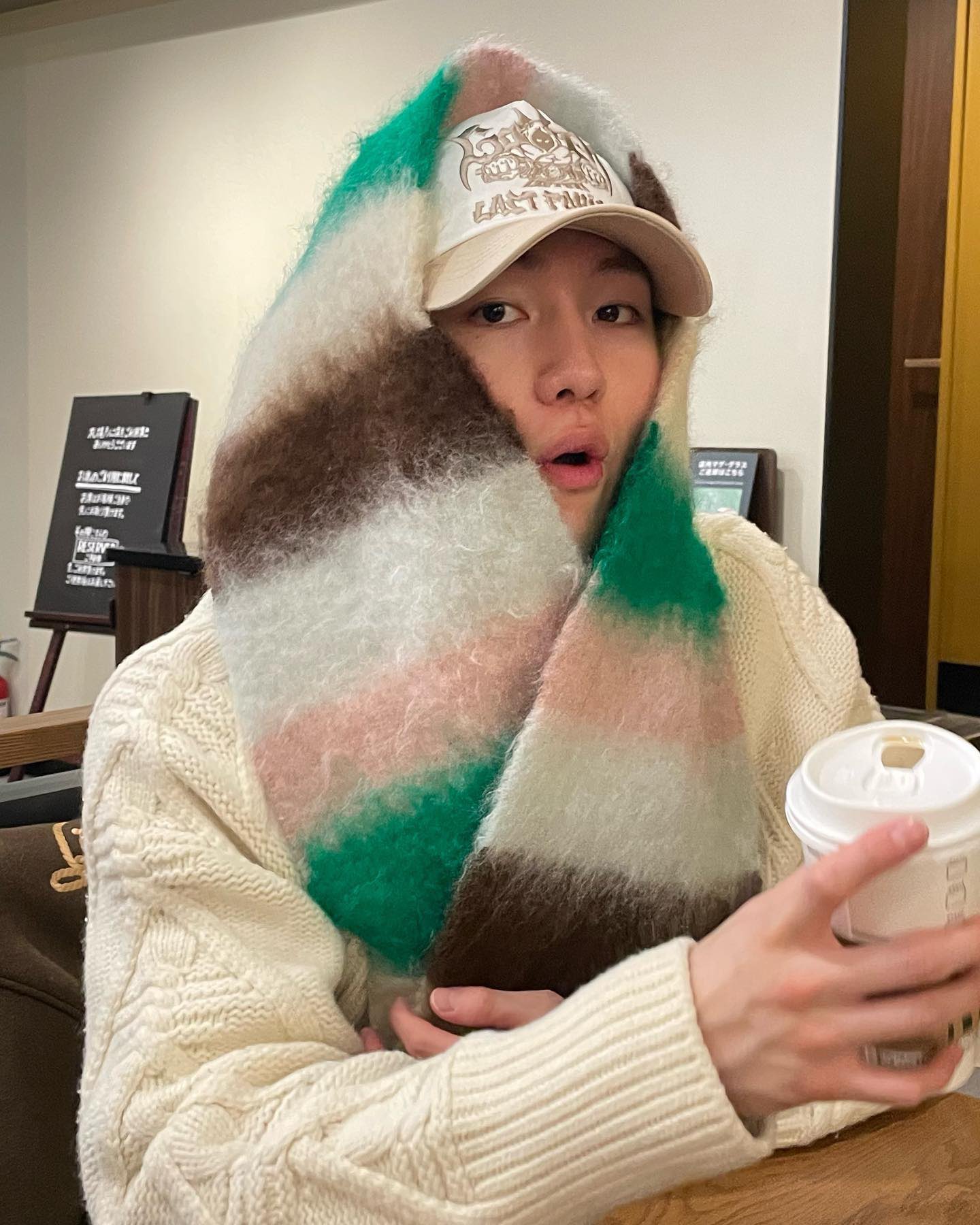 [잡담] 키노 목도리 뒤집어쓴거(?) 너무 귀엽다 | 인스티즈