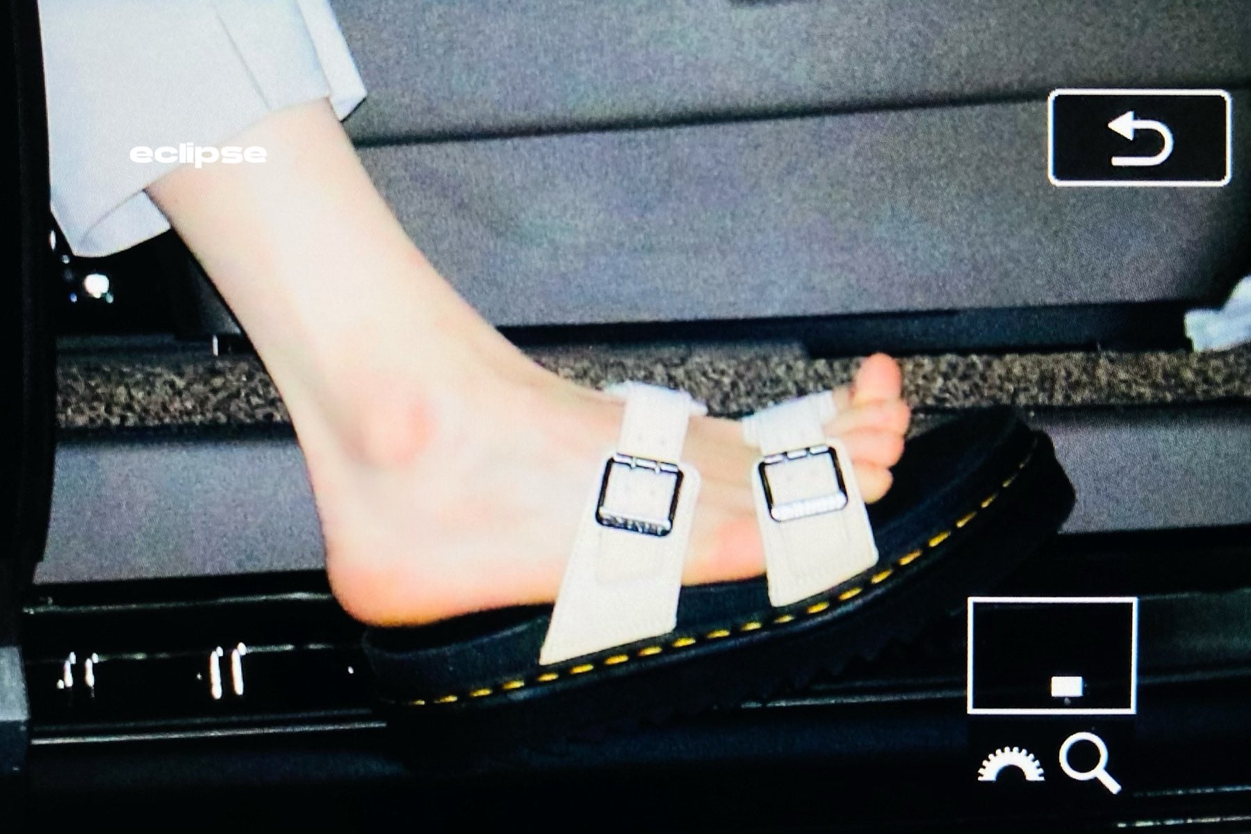 [잡담] 발목만 보면 ㄹㅇ 여돌이래도 믿을듯...... | 인스티즈