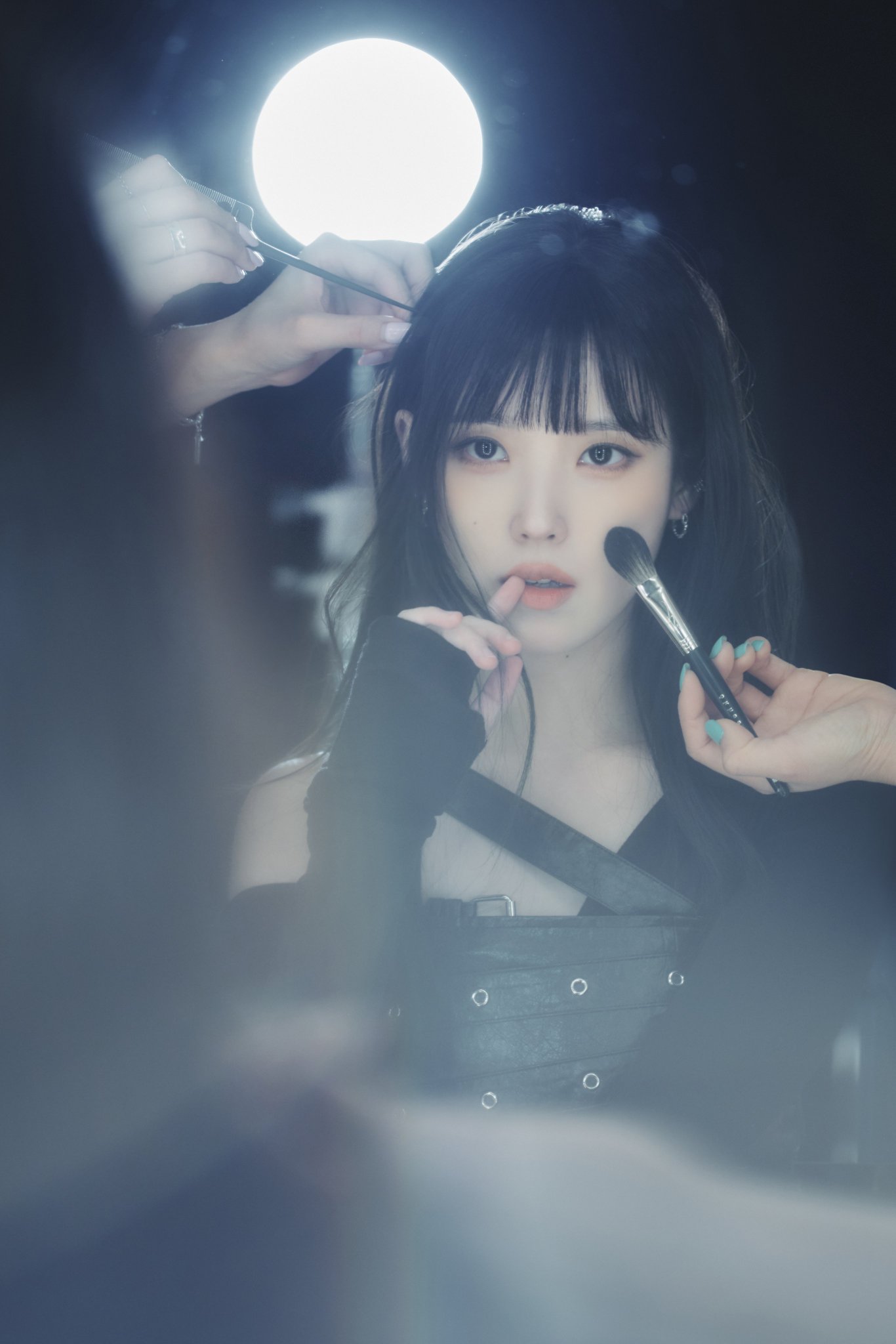 [잡담] 아이유 이거 뭔가 게임스트리머가 화보찍은 것 처럼 나왔다 | 인스티즈