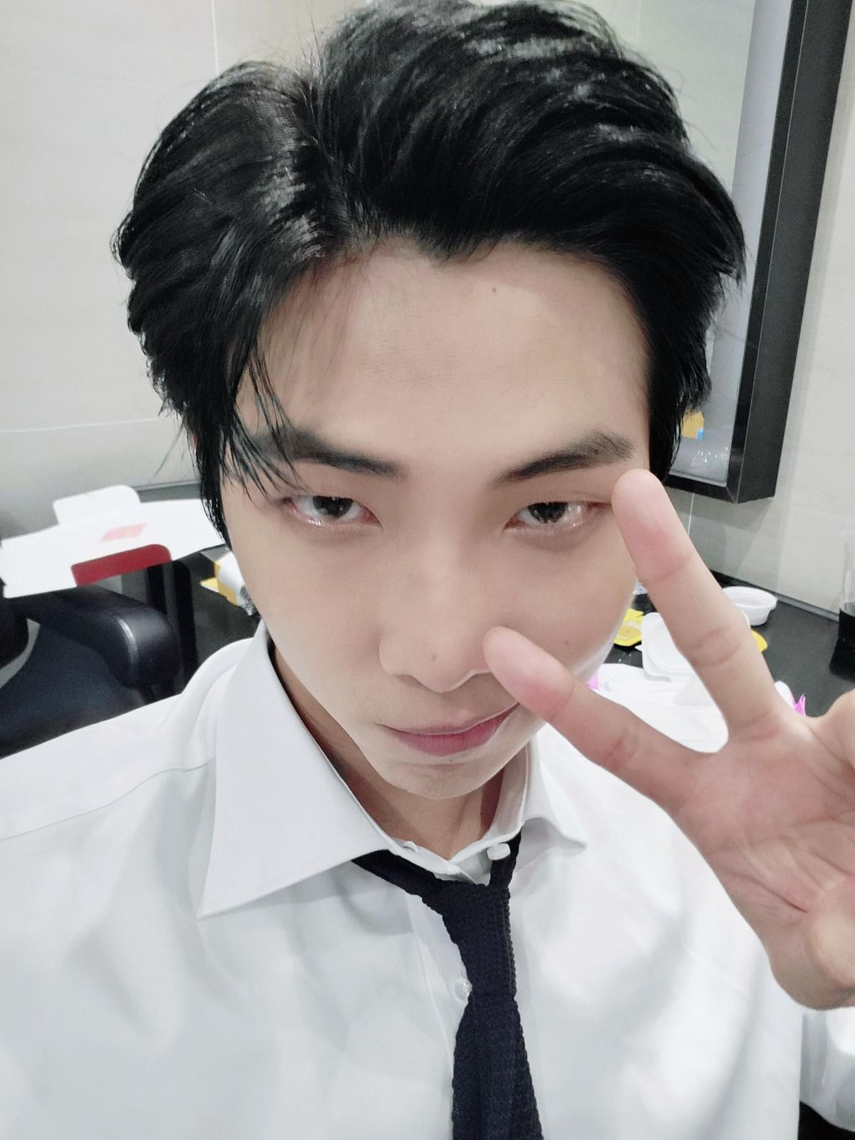 [잡담] 방탄 알엠도 자기 머리숱 뽑아 팔면 금방 부자 된다는데 | 인스티즈