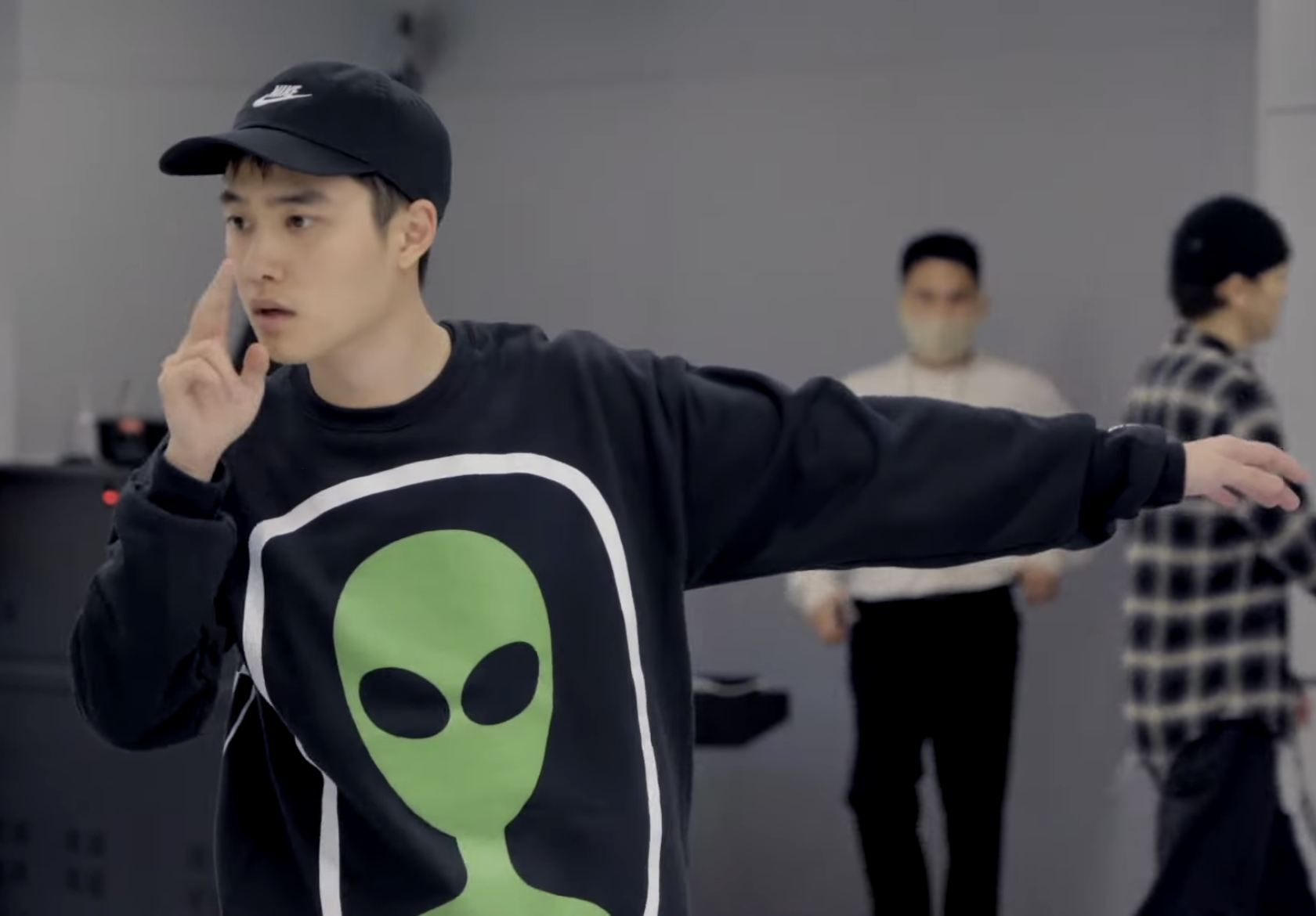 [잡담] 도경수 2016년이랑 2023년 얼굴차이 뭐냐 | 인스티즈