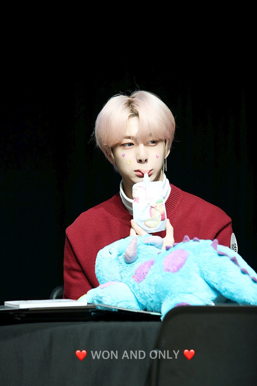 [잡담] 채형원ㅋㅋㅋㅋㅋㅋ주스 입구에 입술 낀겈ㅋㅋㅋㅋㅋㅋㅋㅋ | 인스티즈