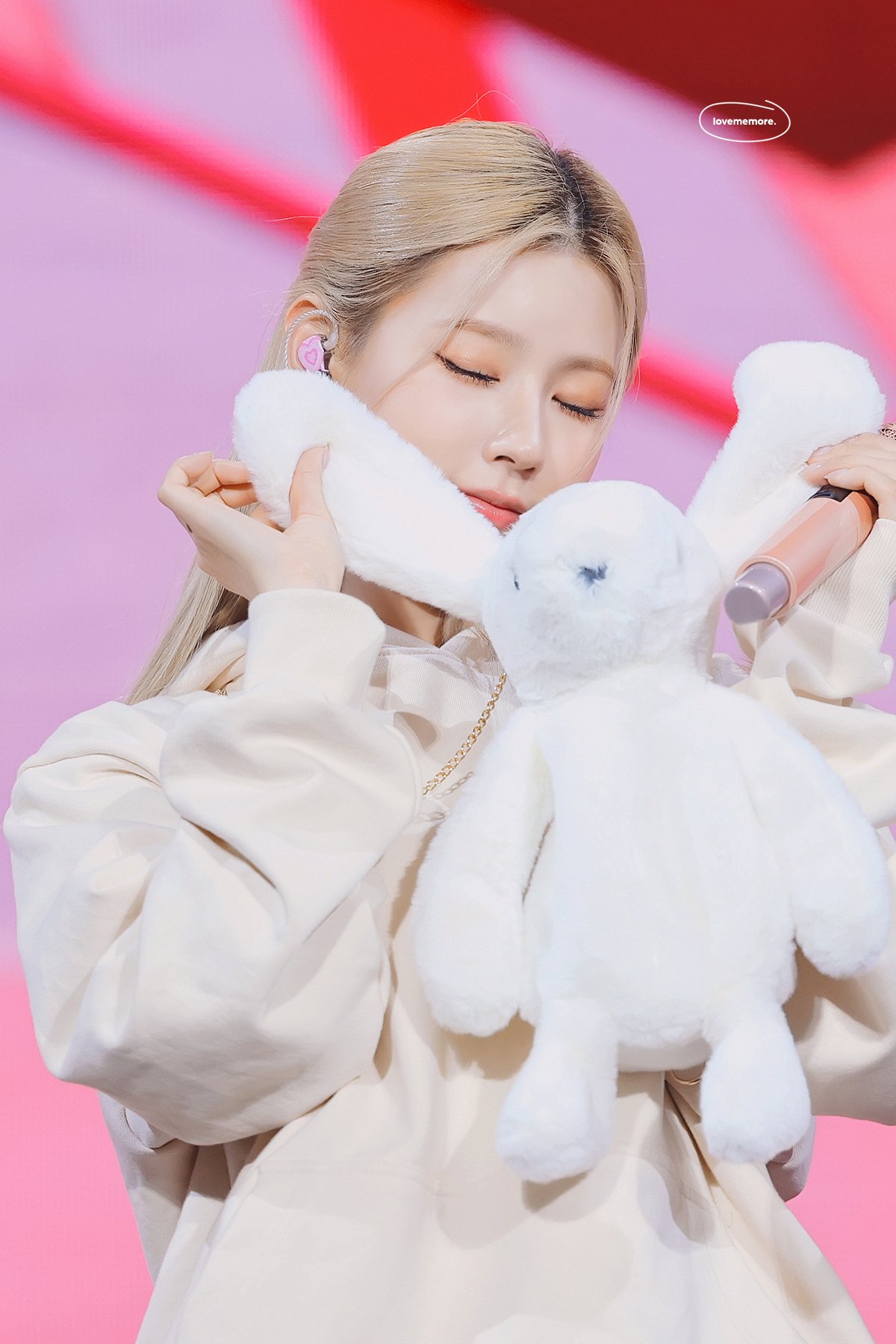 [잡담] 이렇게 보니깐 미연이 확신의 토끼상인 것 같기도 하고 | 인스티즈