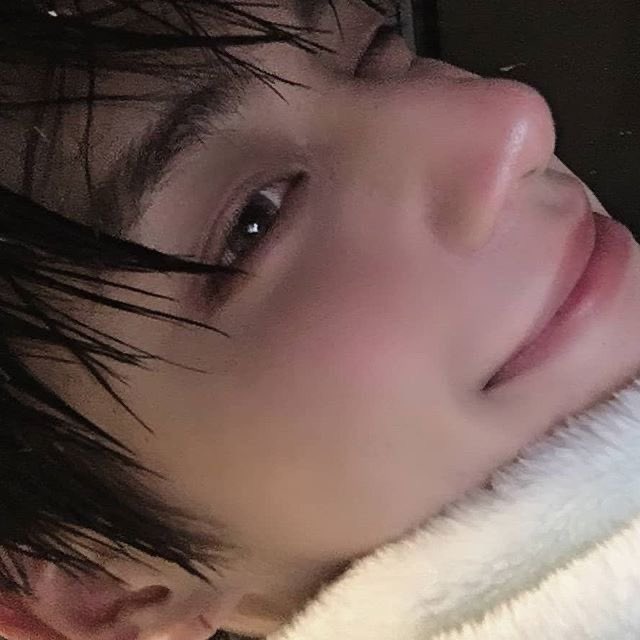 [잡담] 지웅이 콧대가 어쩜 이렇게 예쁠까? | 인스티즈