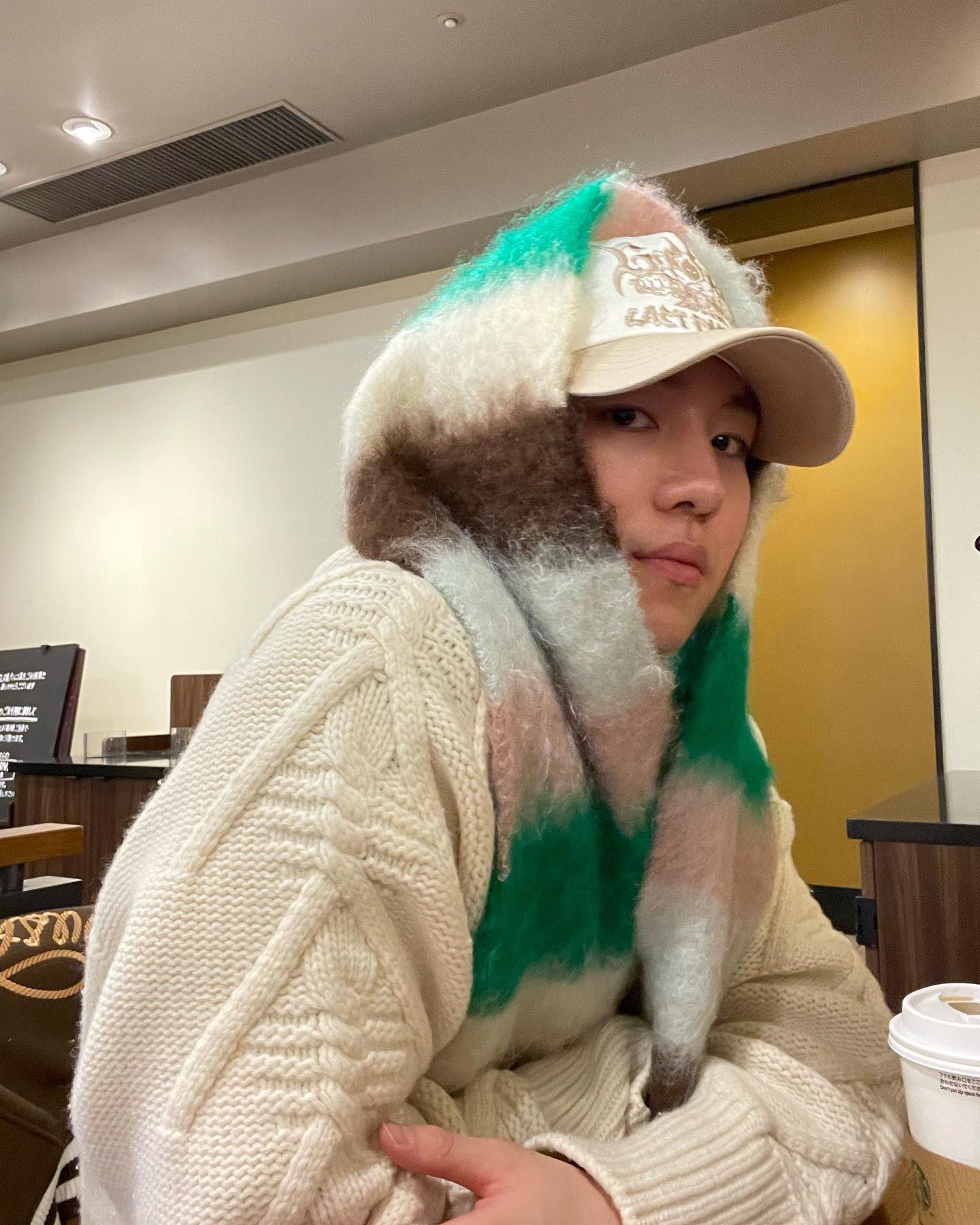 [잡담] 키노 목도리 뒤집어쓴거(?) 너무 귀엽다 | 인스티즈