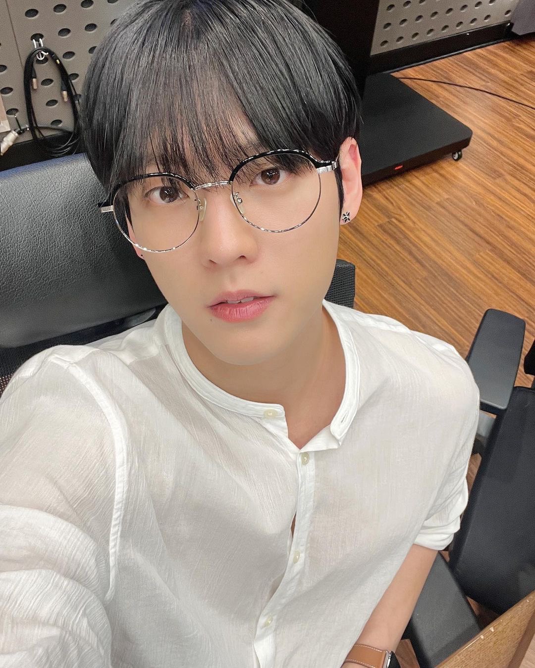 [잡담] 비투비 민혁이 안경 왜이렇게 잘어울리냐고ㅠㅠ | 인스티즈