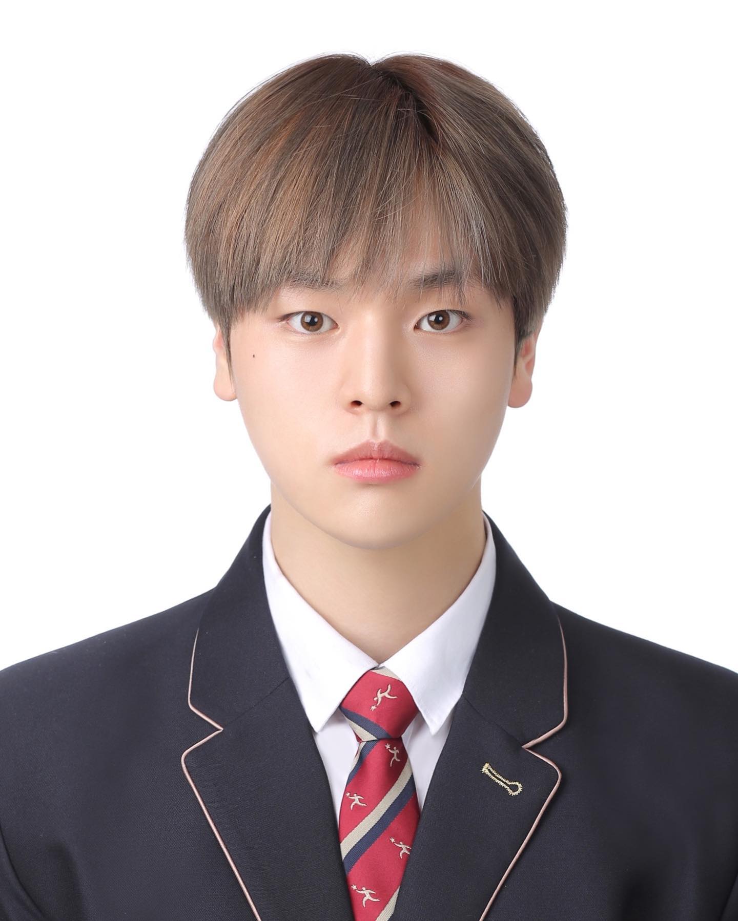 [잡담] 04년생 남돌 졸사 모아봄😆😆 | 인스티즈