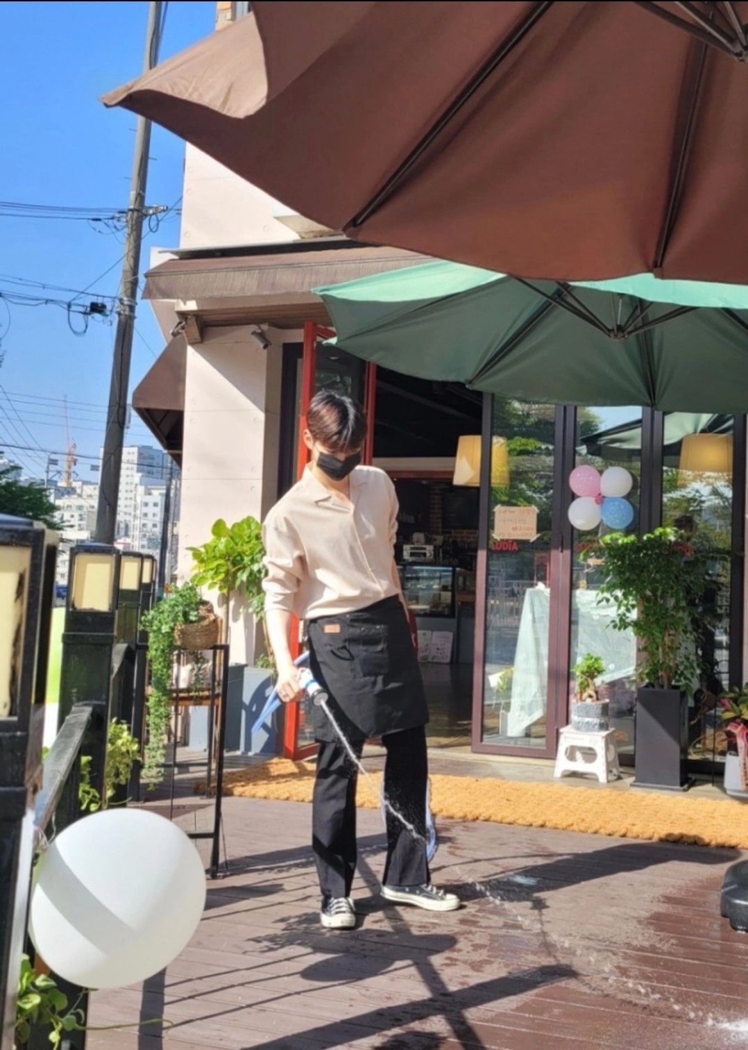 [잡담] 성한빈 알바 후기 떴는데 사람이어떻게천사?????? | 인스티즈