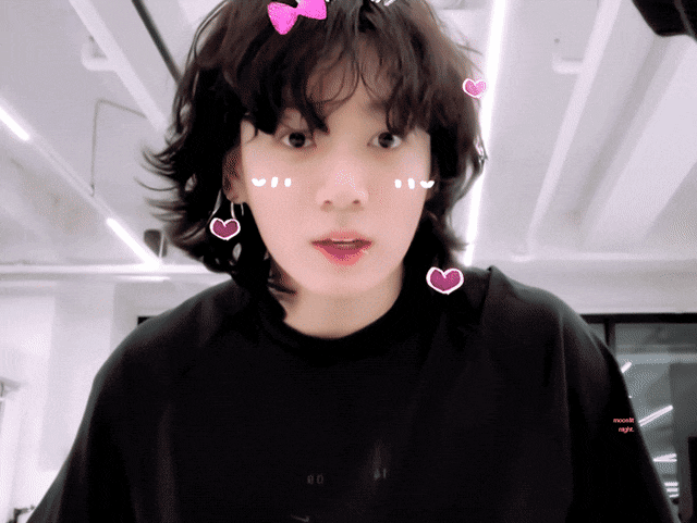 [잡담] 정국 피어싱 여부에 따라 임티 ㅎuㅎ 바뀌는거 개 귀여운거 같음 ㅋㅋ | 인스티즈