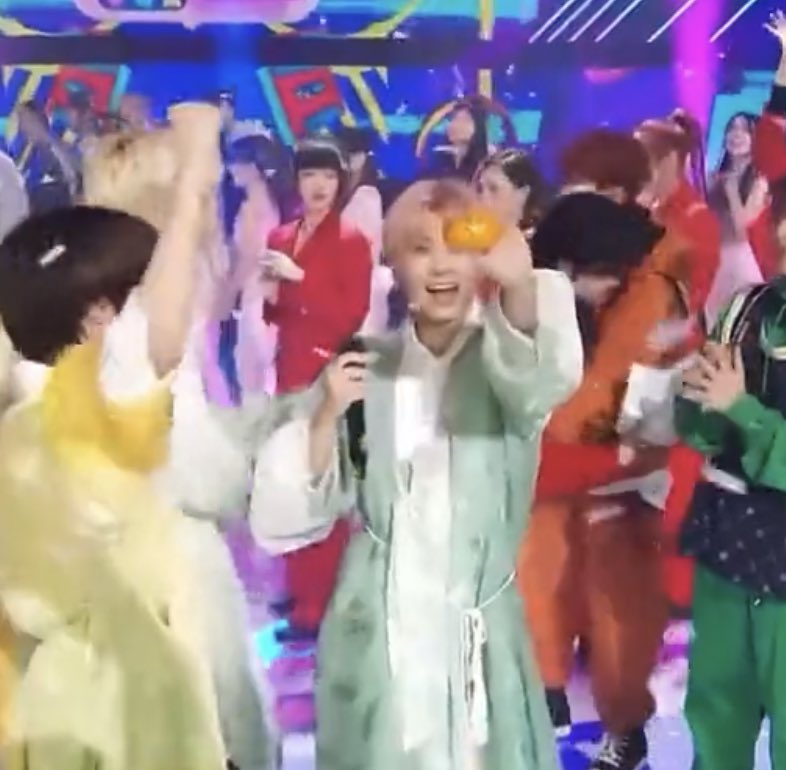 [잡담] 1위해서 부석순님들한테 귤 받은 투바투 태현ㅋㅋㅋㅋㅋㅋㅋㅋㅋㅋ | 인스티즈