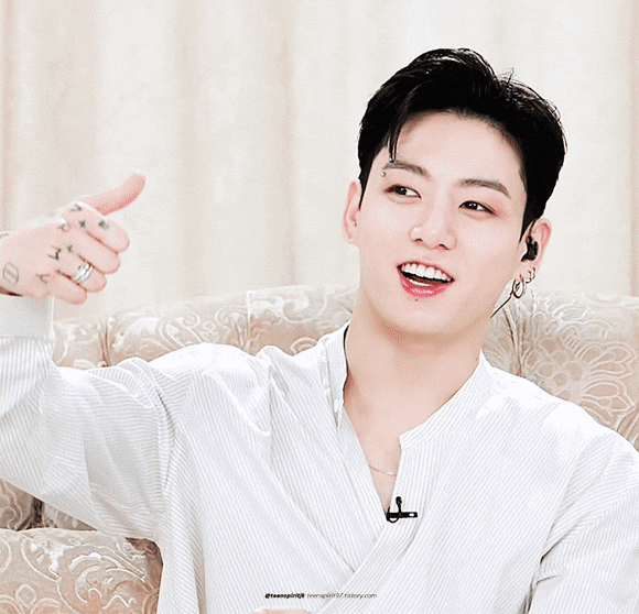 [잡담] 정국 피어싱 여부에 따라 임티 ㅎuㅎ 바뀌는거 개 귀여운거 같음 ㅋㅋ | 인스티즈
