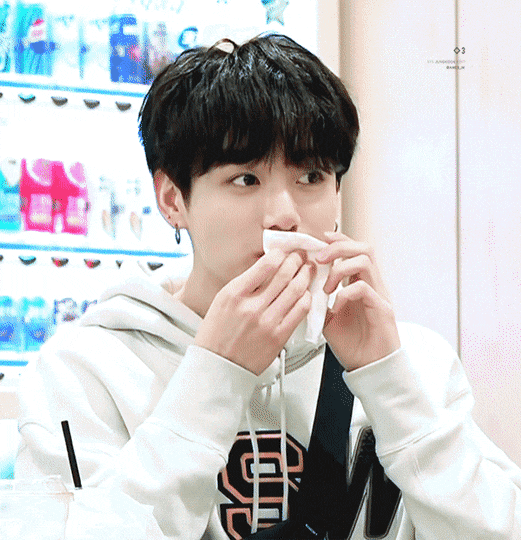 [잡담] 정국 피어싱 여부에 따라 임티 ㅎuㅎ 바뀌는거 개 귀여운거 같음 ㅋㅋ | 인스티즈