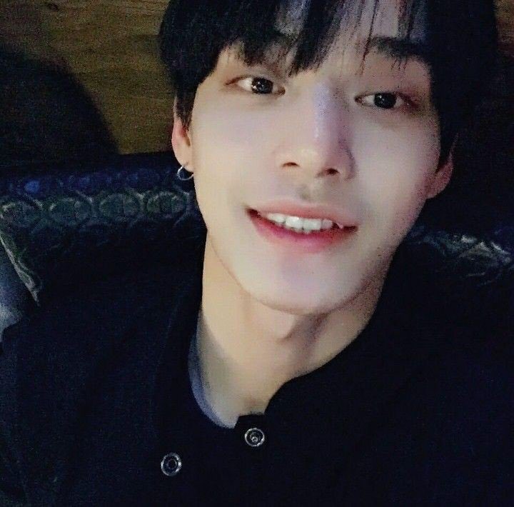 [잡담] 김지웅 19살 시절 탐방중인데 넘 귀엽더 | 인스티즈