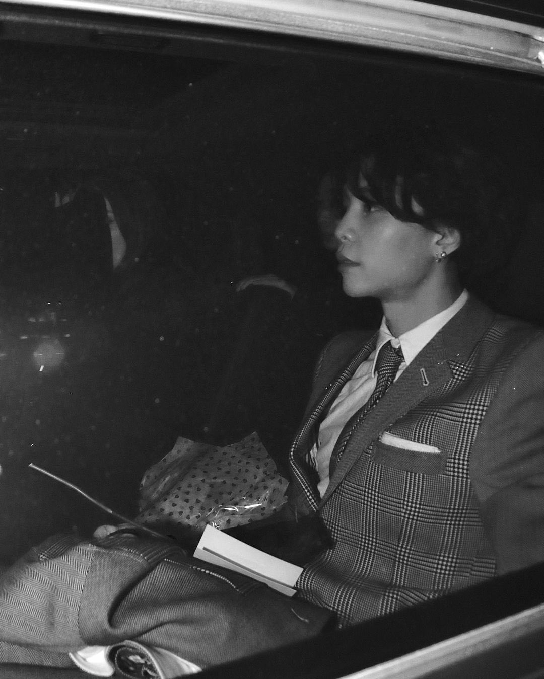 [잡담] 톤다운 염색 볶머에 수트 입고 톰브라운 쇼 갔는데 어떻게 컨셉이 딱 어린왕자 | 인스티즈