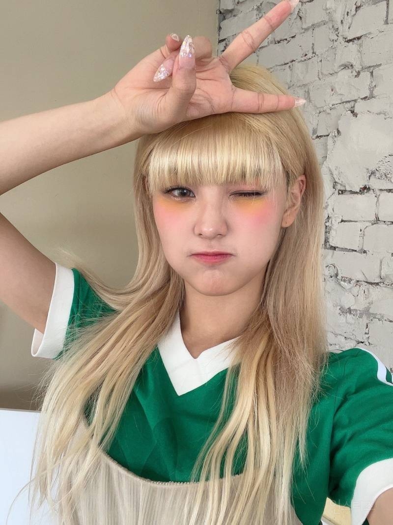 데뷔 후 처음으로 앞머리 낸 듯한 여자 아이돌 | 인스티즈