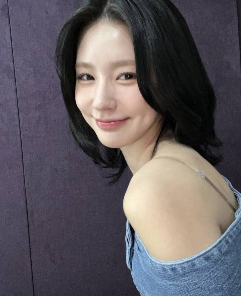 멤버들 전원 금발에서 어두운 색으로 염색한 듯한 여자 아이돌 그룹 | 인스티즈