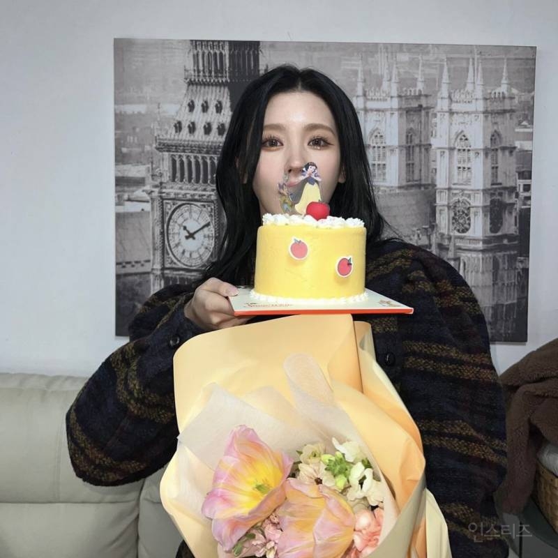 멤버들 전원 금발에서 어두운 색으로 염색한 듯한 여자 아이돌 그룹 | 인스티즈