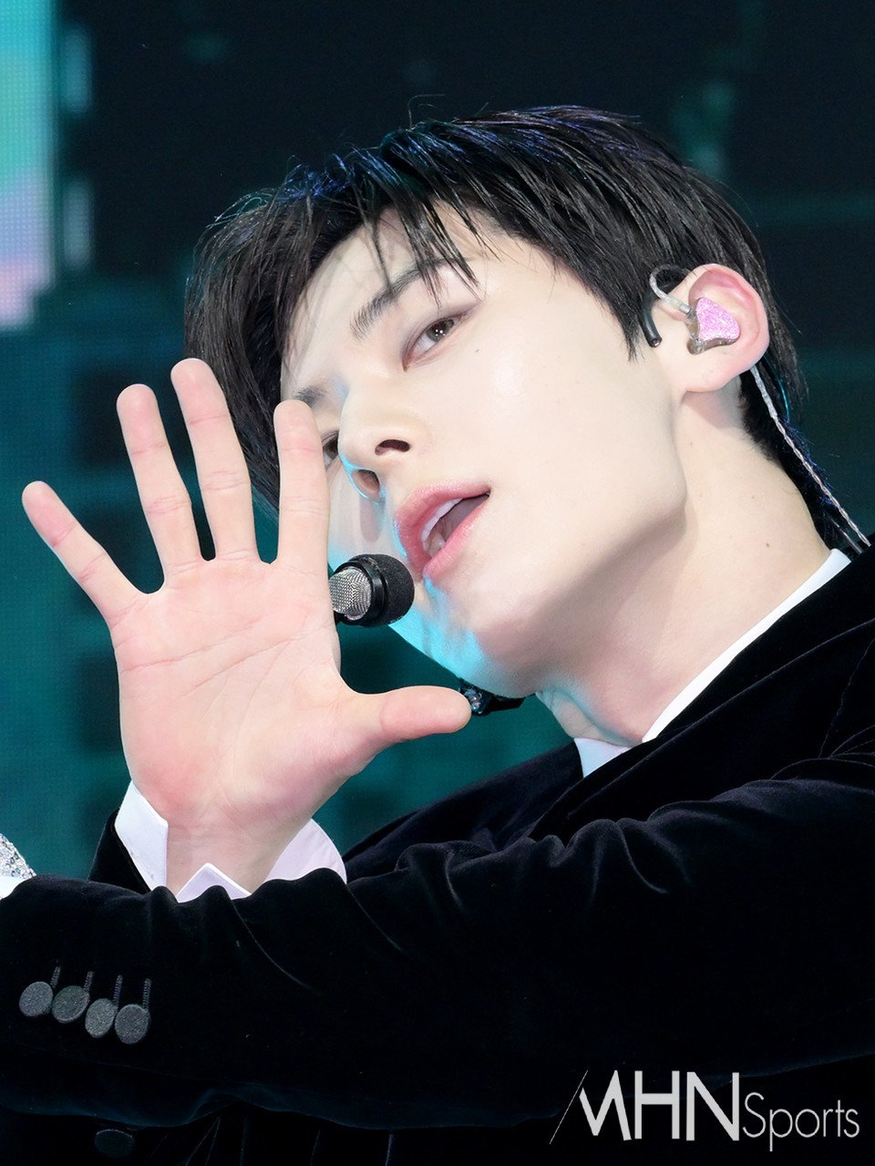[잡담] 황민현 왜이렇게 잘생김 | 인스티즈