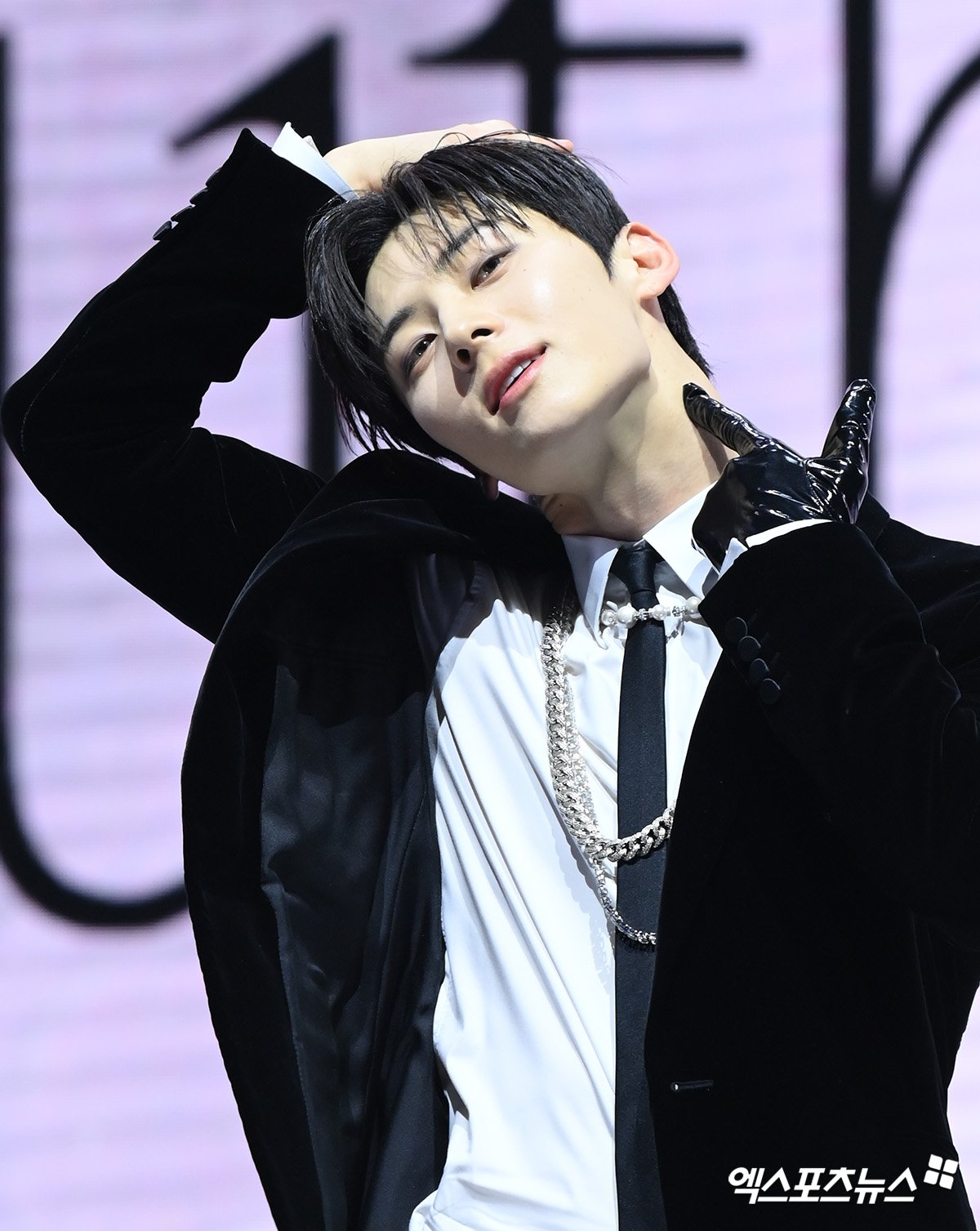 [잡담] 황민현 왜이렇게 잘생김 | 인스티즈