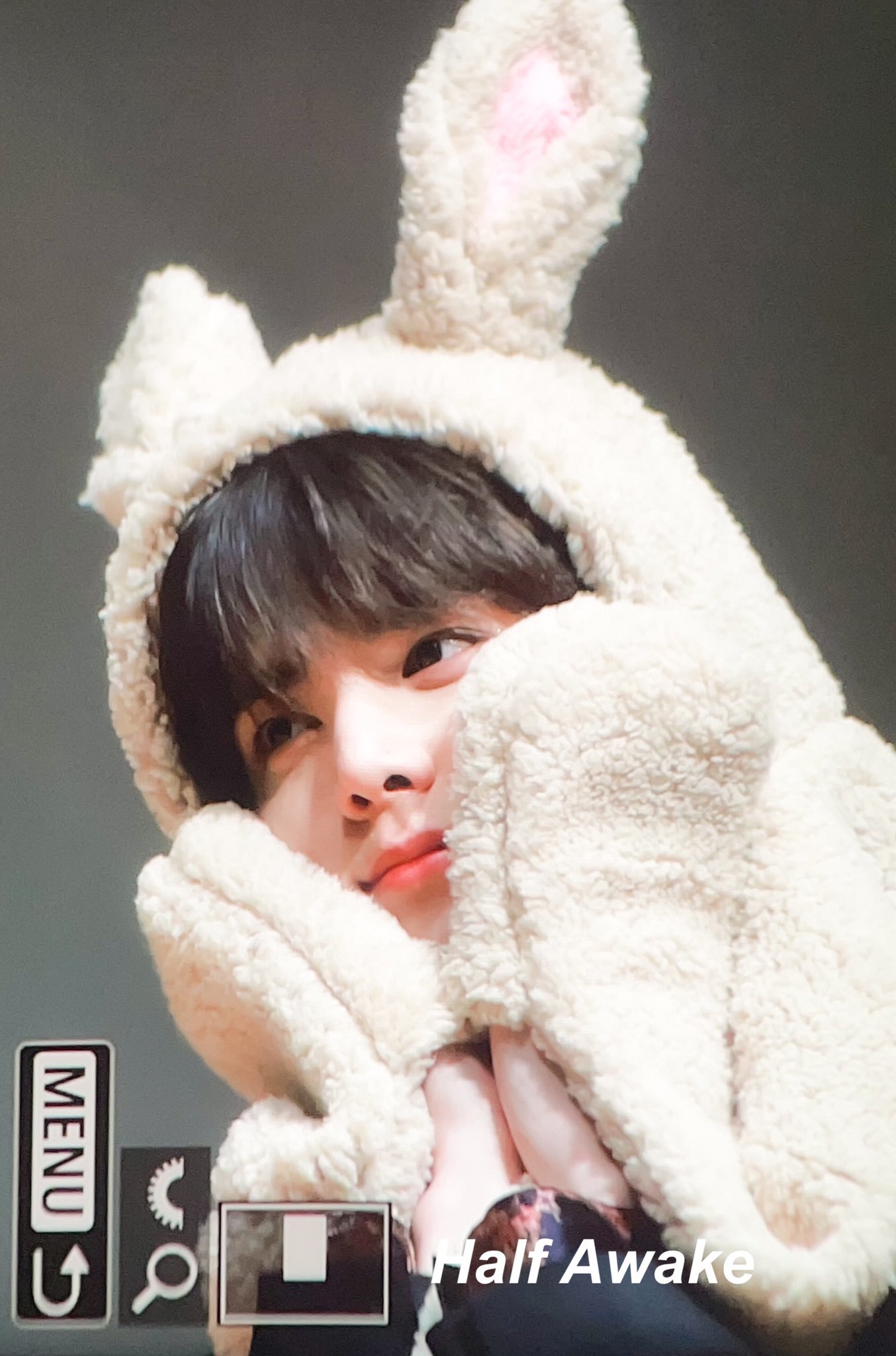 [잡담] 덥 영훈 토끼 모자? 쓴거 봐봐... | 인스티즈