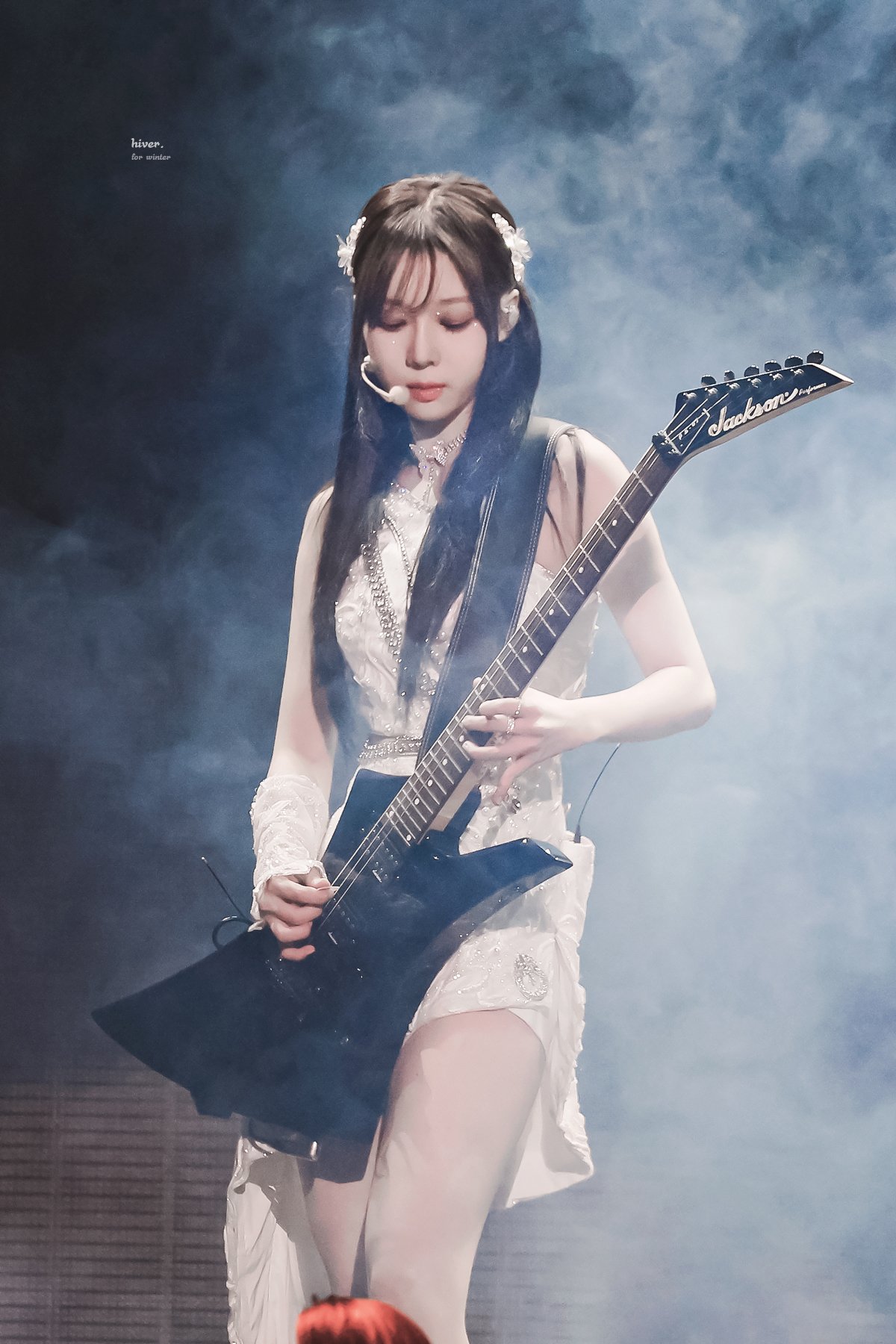 [잡담] 걸그룹 콘서트 오프닝에 일렉기타 넣는건 누구 아이디어냐고 | 인스티즈