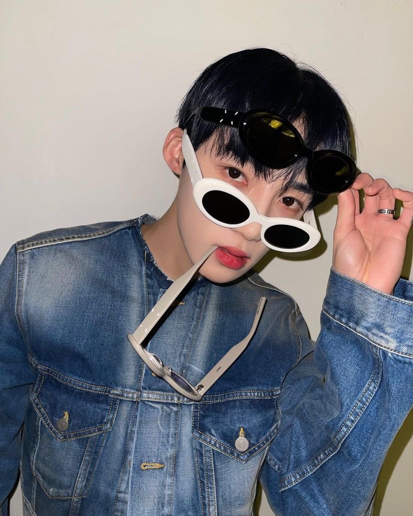 [잡담] 더보이즈 영훈 뉴 메종마르지엘라 x 젠틀몬스터 제품 인스타 광고 올린 사진 볼사람ㅋㅋㅋㅋ | 인스티즈
