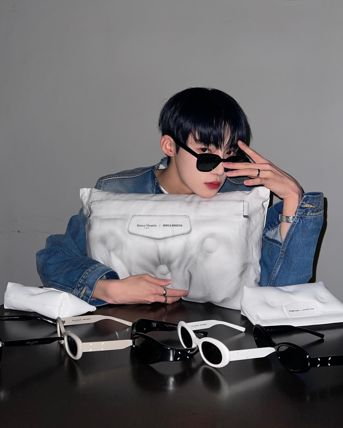 [잡담] 더보이즈 영훈 뉴 메종마르지엘라 x 젠틀몬스터 제품 인스타 광고 올린 사진 볼사람ㅋㅋㅋㅋ | 인스티즈