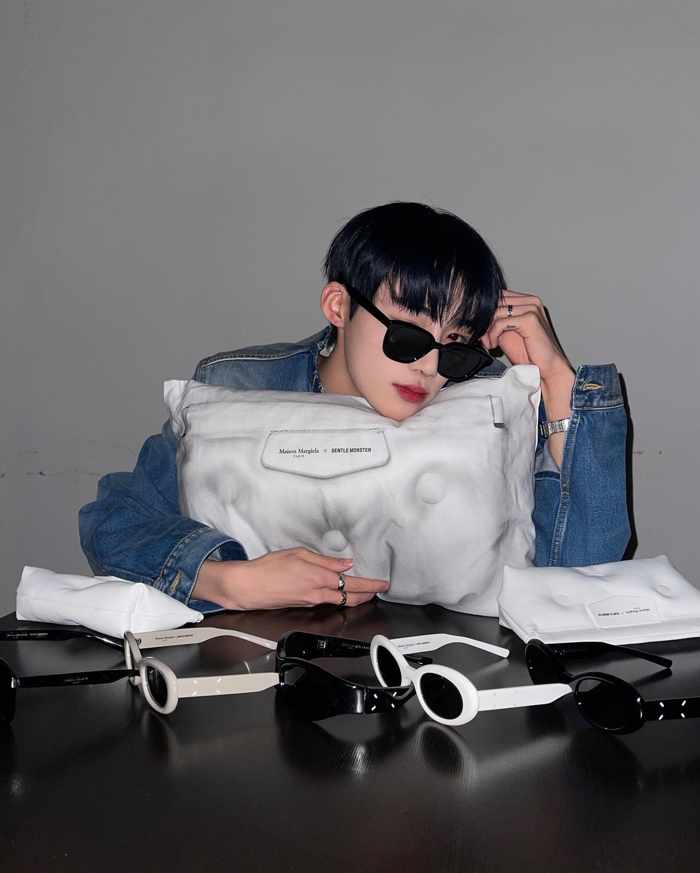 [잡담] 더보이즈 영훈 뉴 메종마르지엘라 x 젠틀몬스터 제품 인스타 광고 올린 사진 볼사람ㅋㅋㅋㅋ | 인스티즈