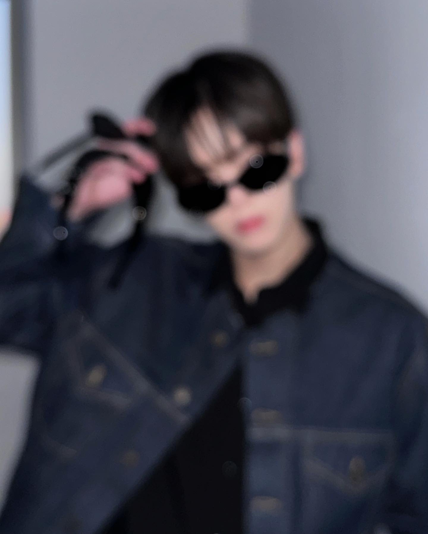 [잡담] 더보이즈 영훈 뉴 메종마르지엘라 x 젠틀몬스터 제품 인스타 광고 올린 사진 볼사람ㅋㅋㅋㅋ | 인스티즈