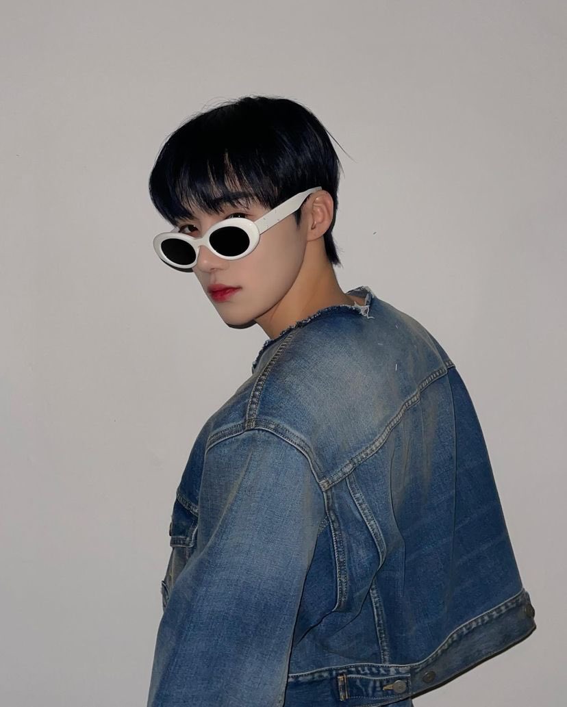 [잡담] 더보이즈 영훈 뉴 메종마르지엘라 x 젠틀몬스터 제품 인스타 광고 올린 사진 볼사람ㅋㅋㅋㅋ | 인스티즈