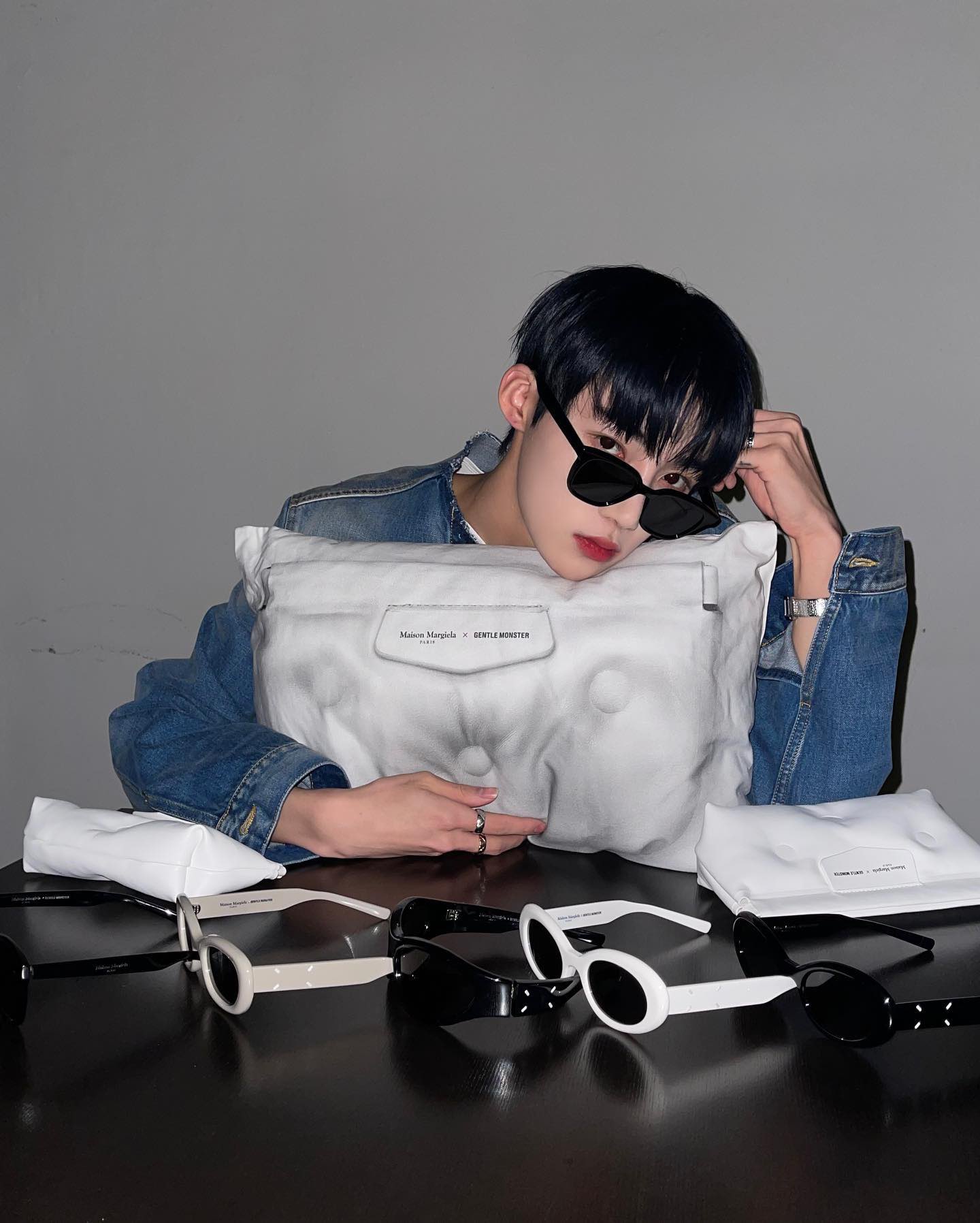 [잡담] 더보이즈 영훈 뉴 메종마르지엘라 x 젠틀몬스터 제품 인스타 광고 올린 사진 볼사람ㅋㅋㅋㅋ | 인스티즈