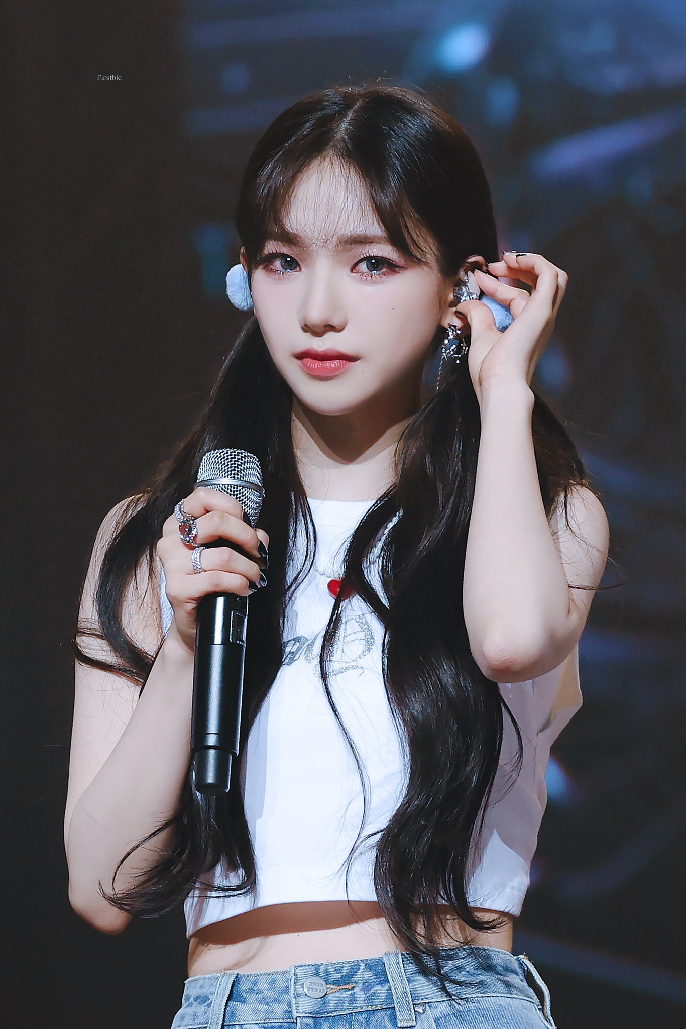 [잡담] 카리나 이런 얄궂은 아이템을 어뜨케 로판마냥 소화하는거임??? | 인스티즈