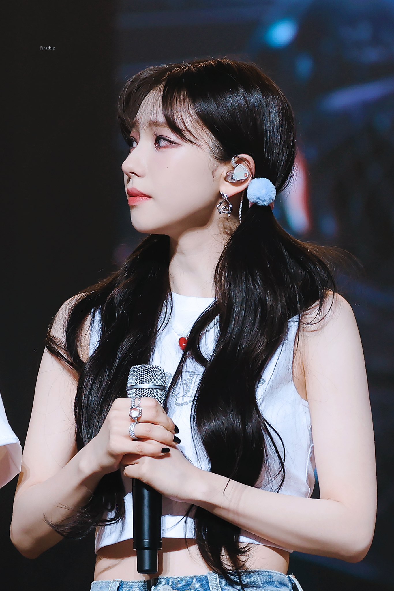 [잡담] 카리나 이런 얄궂은 아이템을 어뜨케 로판마냥 소화하는거임??? | 인스티즈