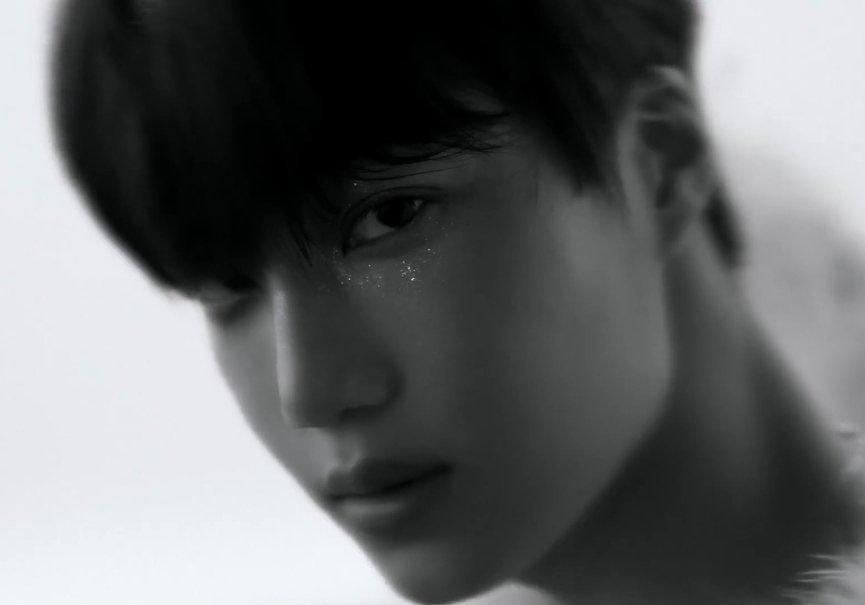 [잡담] 카이 얼굴 어쩜 이렇게 그대로.. | 인스티즈