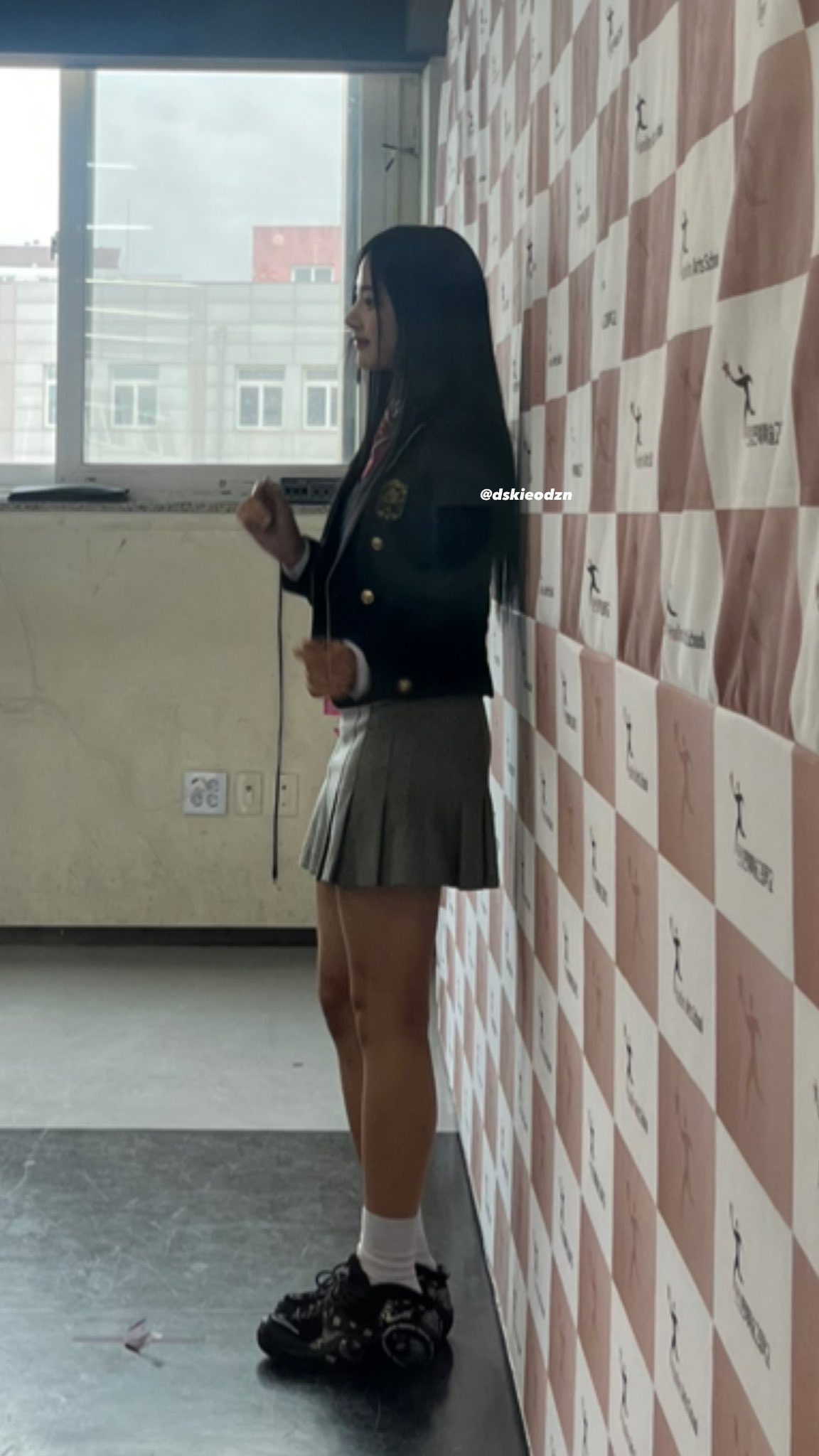 [잡담] 뉴진스 민지 졸업식때 비율봐 ㄷㄷ | 인스티즈