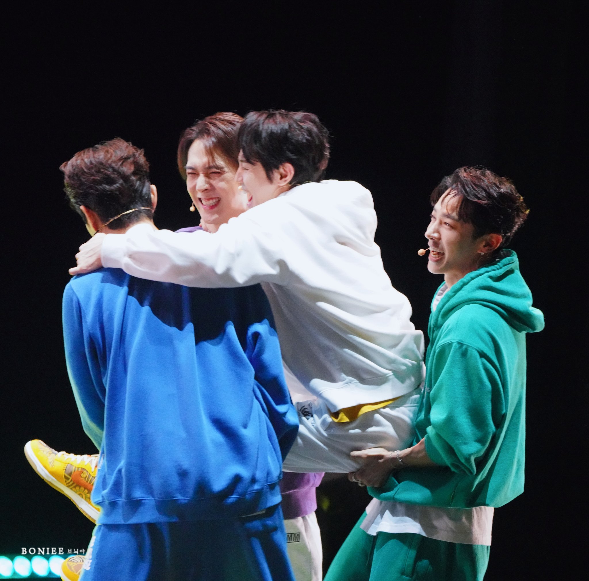 [잡담] 하이라이트 진짜 행복해보이지않니 | 인스티즈