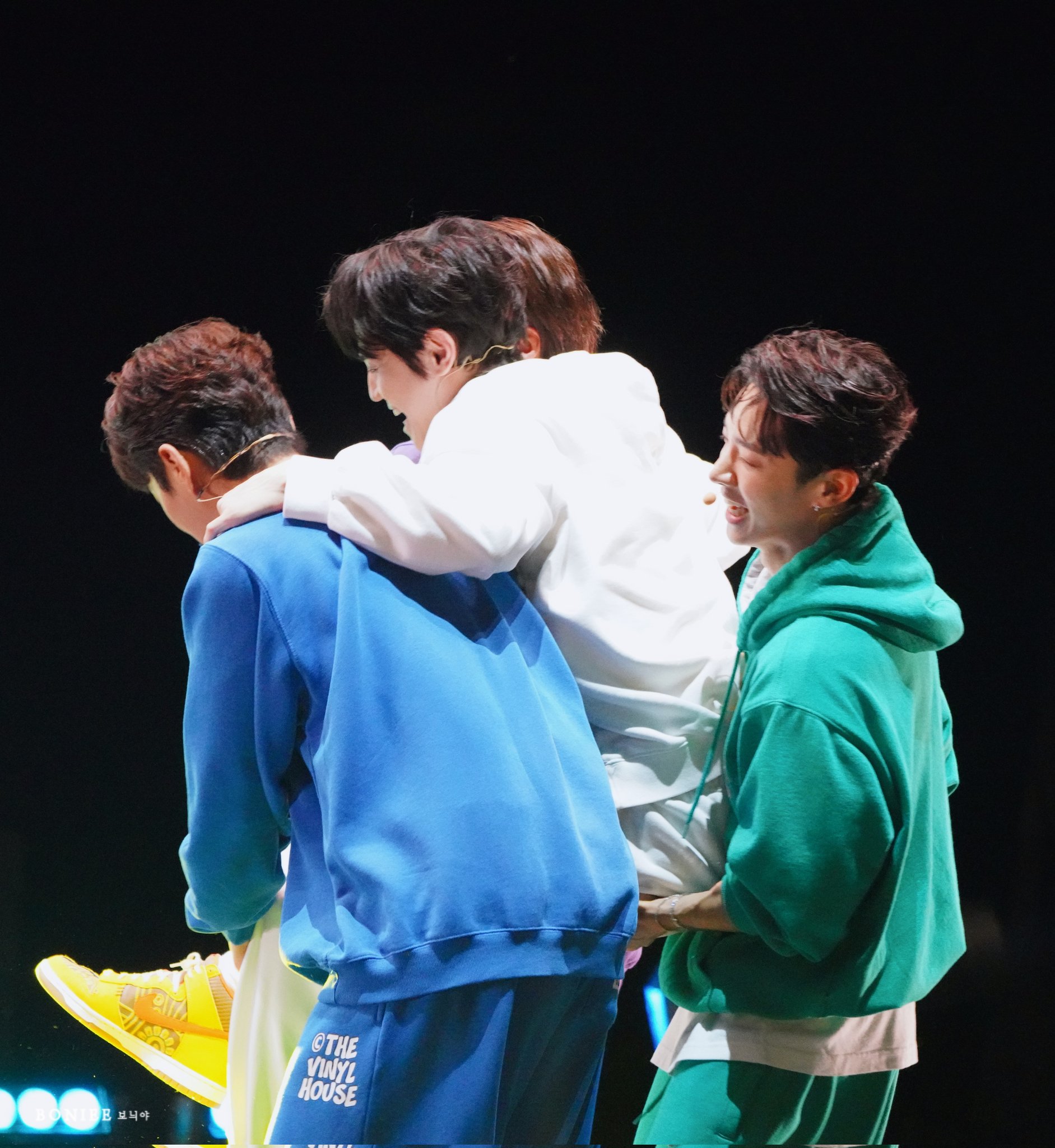 [잡담] 하이라이트 진짜 행복해보이지않니 | 인스티즈