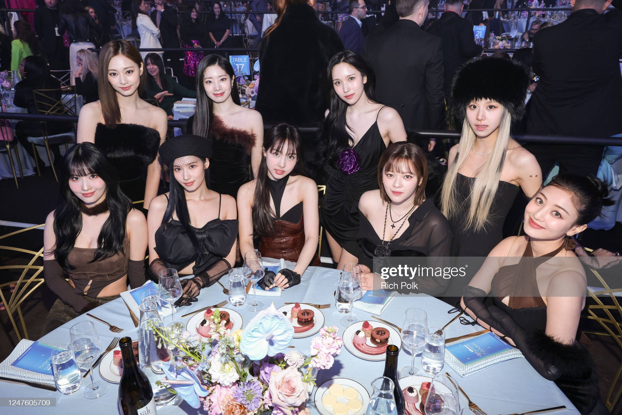 [잡담] 트와이스 오늘 빌보드 우먼 인 뮤직 시상식 엔딩 무대 했다 | 인스티즈