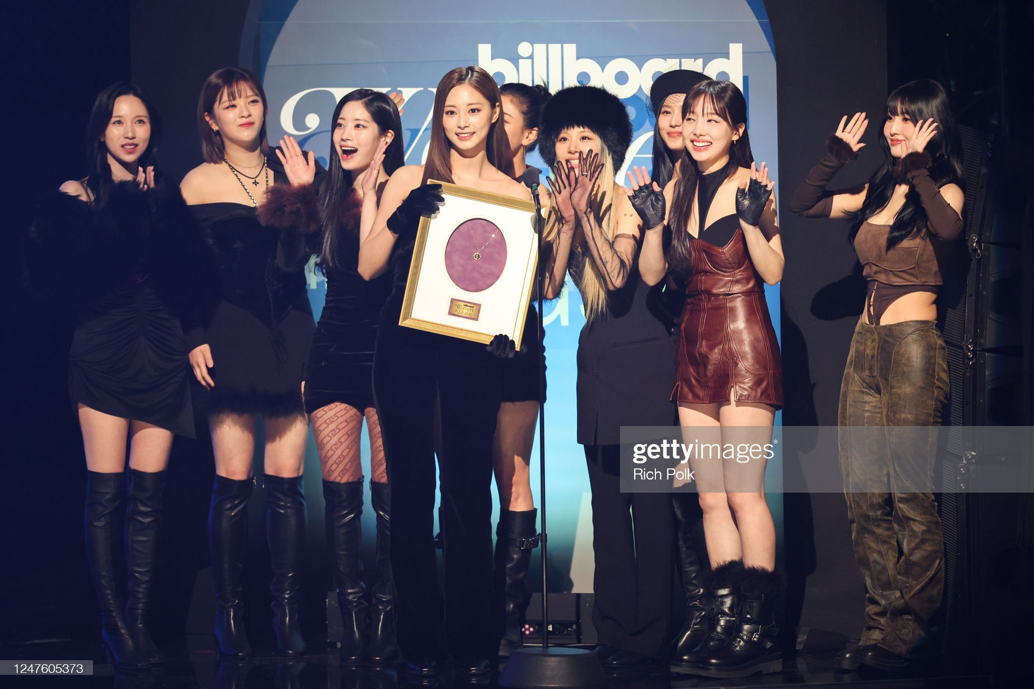 [잡담] 트와이스 오늘 빌보드 우먼 인 뮤직 시상식 엔딩 무대 했다 | 인스티즈
