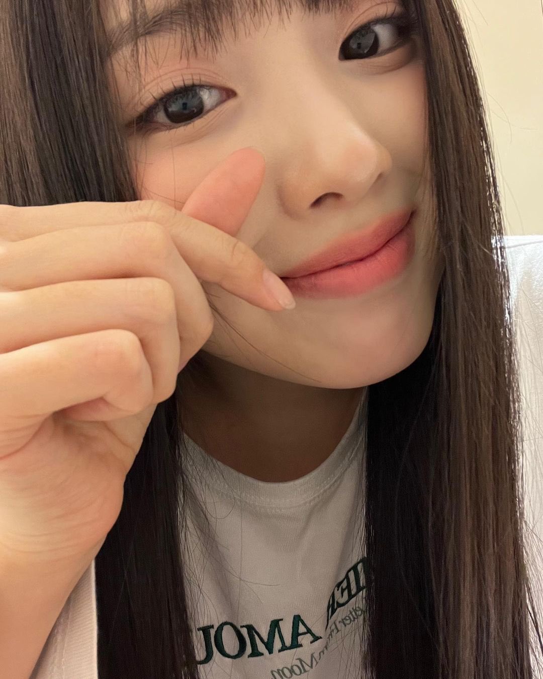 [잡담] 지우 오늘 올라온 사진 너무 예뻐… | 인스티즈