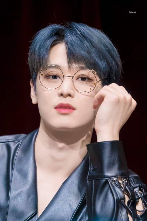 [잡담] 안경이 너무 잘 어울리는 남돌 (내 기준) | 인스티즈
