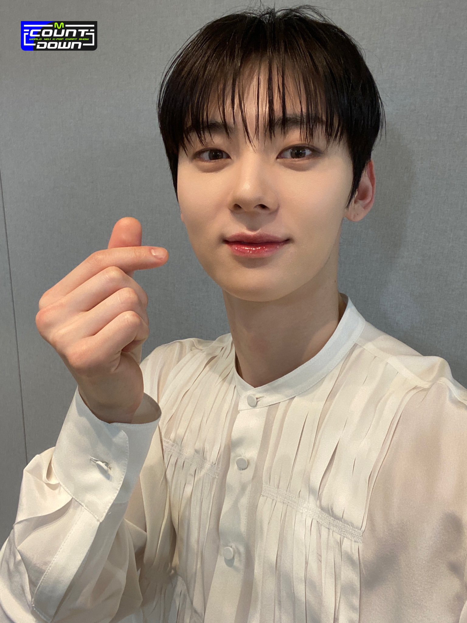[잡담] 오늘 엠카 황민현 착장 시스룬데 | 인스티즈