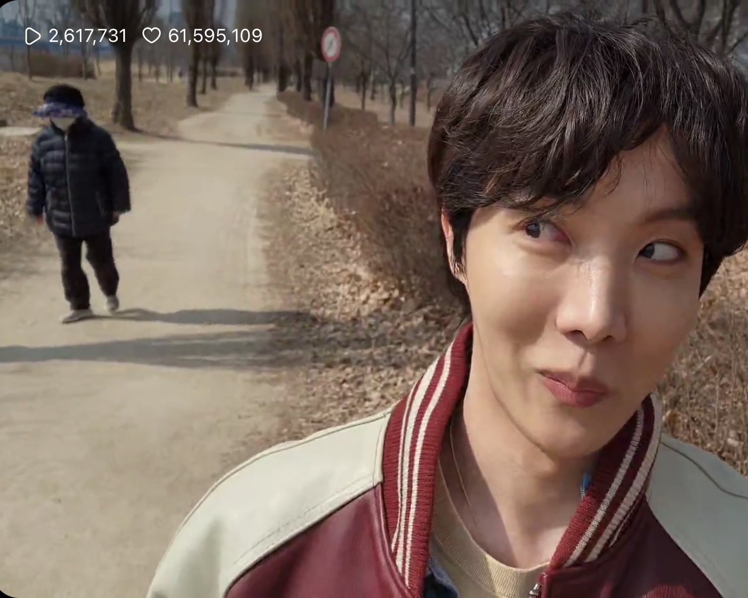 [잡담] 제이홉 야외 라이브 중인데 옆에 지나가시는분ㅋㅋㅋㅋㅋㅋㅋ | 인스티즈