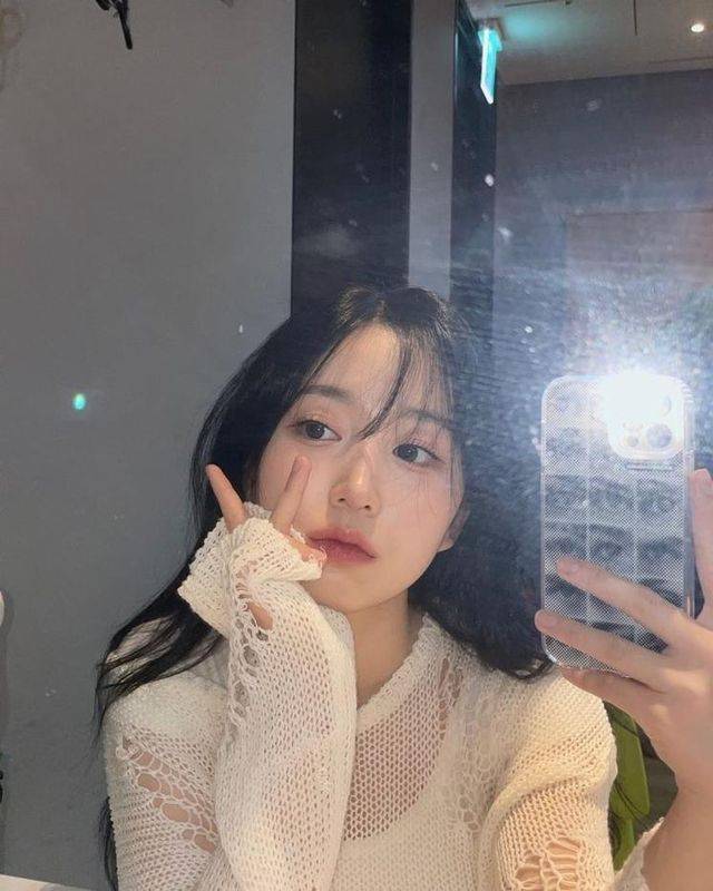 [잡담] 아이돌들 거울 셀카는 어떻게 찍는 거지?? | 인스티즈